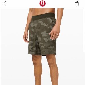 Men’s camo lululemon 9 inch liner less shorts